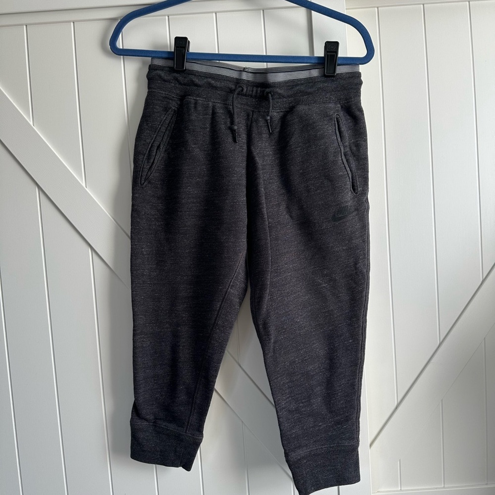 Nike Gray Cropped Joggers Sweatpants Elastic Waist Drawstring Small Cozy